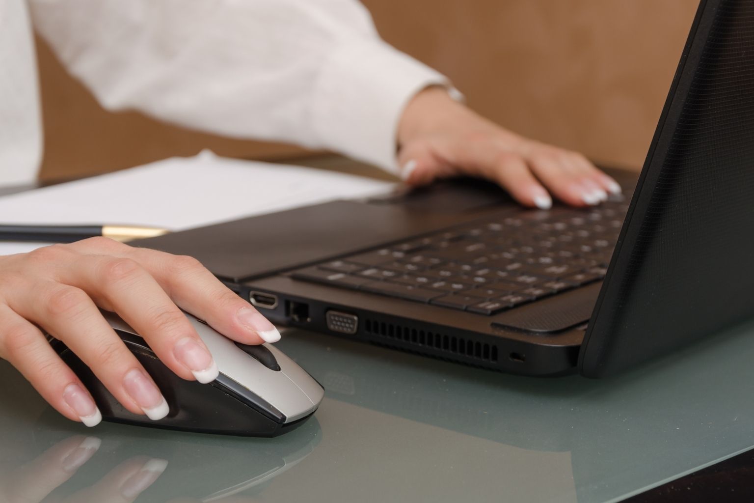 C・Sさんの仕事風景（PC作業）